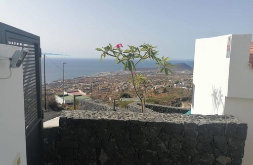 Candelaria Villa | VILLA "LA FLORIDA" - WONDERFUL VIEWS - POOL - WIFI