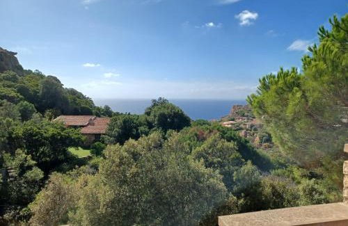Trinita d'Agultu e Vignola House | Villa La Lecceta surrounded by greenery and sea view with sunset