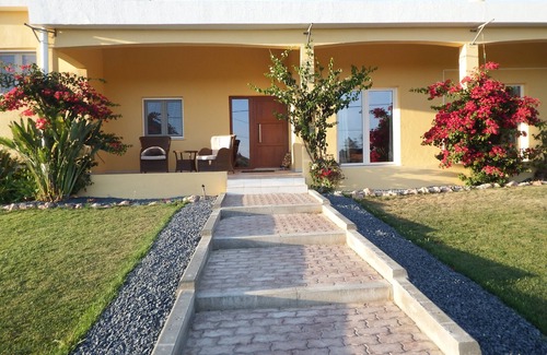 Barros Villa | Villa Lara, Spacious 5 bedroom house with heated pool, free Wifi ,secure parking