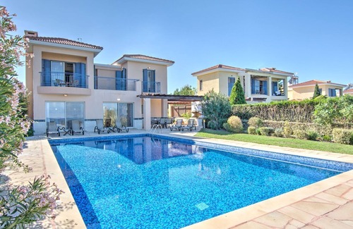 Latchi Cottage | Villa Latchi Beach View - a villa that sleeps 6 guests in 3 bedrooms