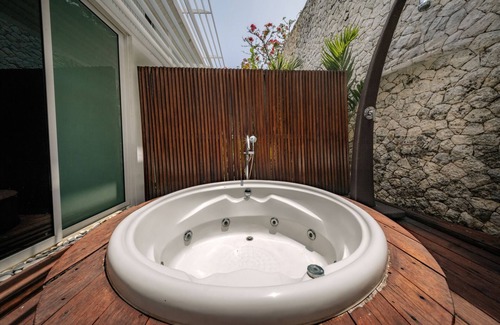 Kutuh Villa | Villa Latitude Bali Perched on the edge of paradise, luxury cliff-top villa