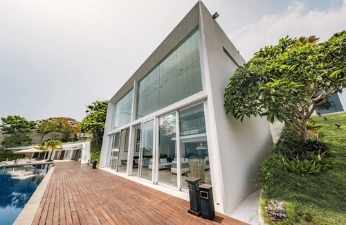 Kutuh Villa | Villa Latitude Bali Perched on the edge of paradise, luxury cliff-top villa
