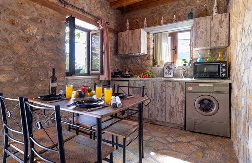 Drimonas House | Villa Lazar with Terrace, A/C & Wi-Fi