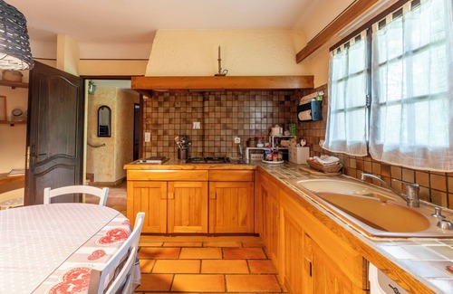 Barbentane Villa | Villa 'Le Colombier - Cambalala' with Mountain View, Private Pool and Wi-Fi