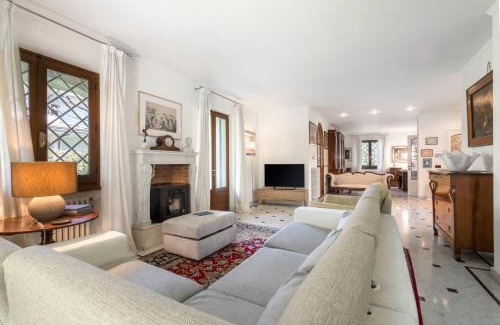 Forte dei Marmi Villa | Villa Le Fontanelle In Forte Dei Marmi With Ac