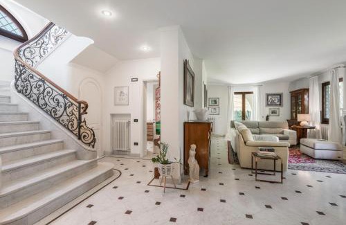 Forte dei Marmi Villa | Villa Le Fontanelle In Forte Dei Marmi With Ac