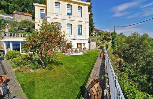 La Spezia Villa | VILLA LE PALME 18 pax with private pool free WiFi sea view near Cinque Terre