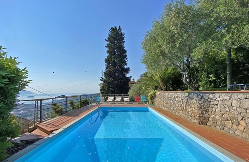 La Spezia Villa | VILLA LE PALME 18 pax with private pool free WiFi sea view near Cinque Terre
