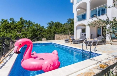 Zgrade Villa | Villa Leona with Private Pool in Sutomore