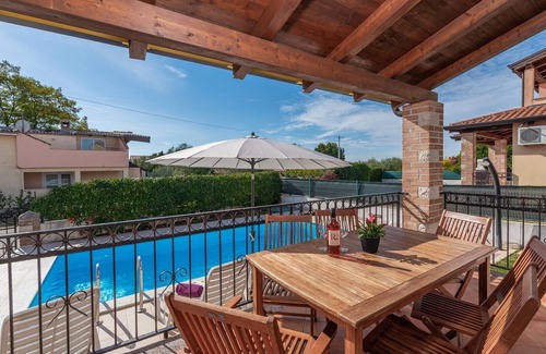 Nova Vas Villa | Villa Leonie with Private Pool and garden