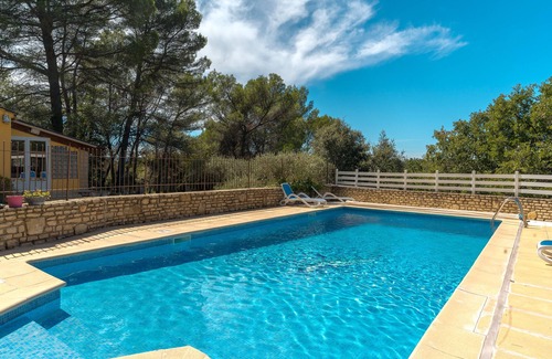 Lioux Villa | Villa "Les Vallons" with private pool, garden, and Wi-Fi