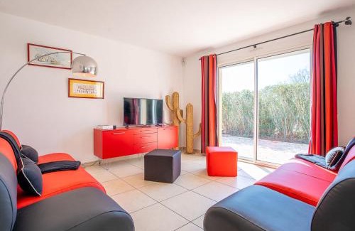 La Figarasse Villa | Villa Les Villas de l'Etang by Interhome