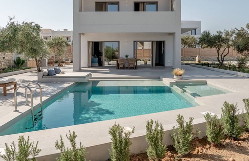 Tavronitis Villa | Villa Lilly by Delfus