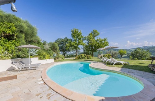 San Lorenzo in Campo Villa | Villa Linda with splendid view and swimming pool in the Marche countryside, 30 minutes from the sea