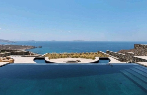 Houlakia Villa | Villa 'Lion' with Sea View, Wi-Fi and Air Conditioning