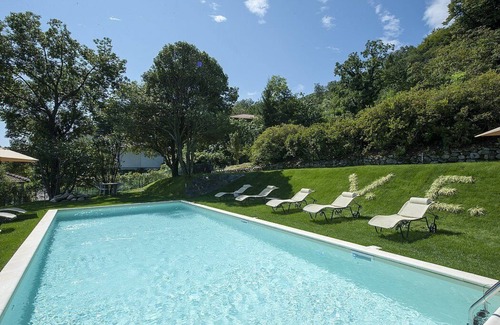 Baveno Villa | Villa Liside: A charming three-story villa situated on a promontory facing the lake, with Free WI-FI.