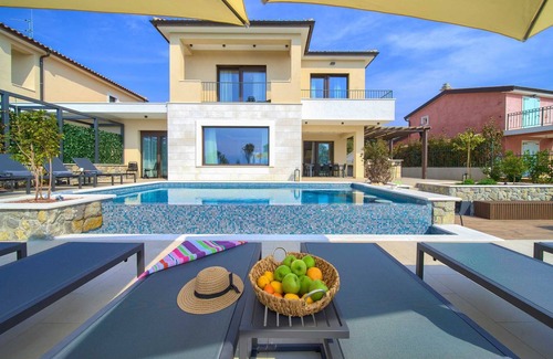 Pinezici Villa | Villa LORD with heated pool, jacuzzi and sauna