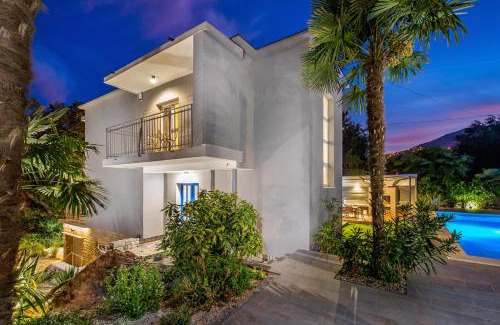 Opric Villa | Villa Lovran, heated pool and Spa