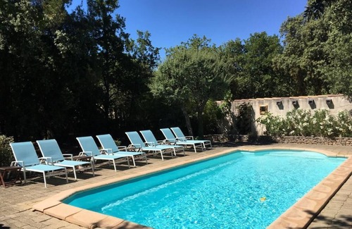 Croagnes Villa | Villa Luberon, with air conditioning & large fairy garden with heated pool and petanque
