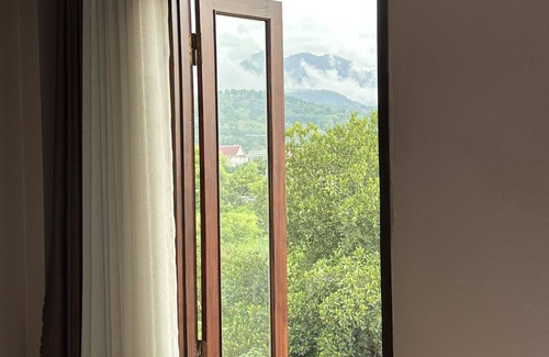 Luang Prabang Villa | Villa Luang Prabang, entire place w/Garden, ideal for Groups/Families up to 8Pax