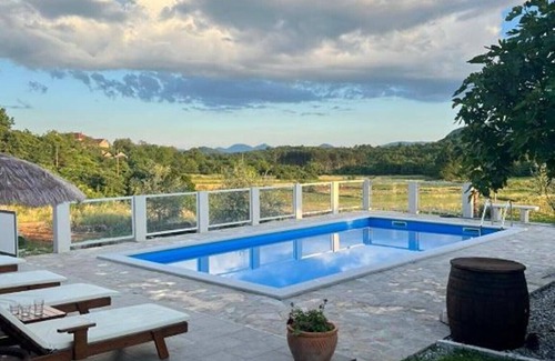 Trn Villa | Villa Luca - Rustic Stone Villa with Swimming Pool