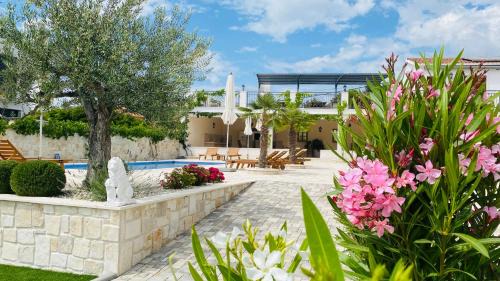 Poljica Apartment | Villa Ludilo mit 4 Apartments in Poljica - Marina bei Trogir Split