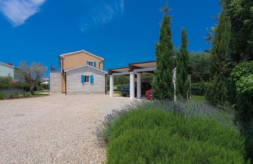 Fazana Villa | Villa Luka in Fažana with pool & playground only 600 meter from the beach