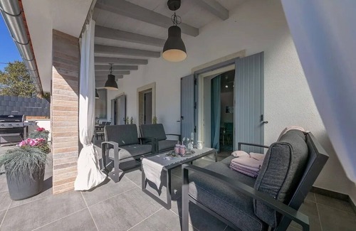 Bartici House | Villa LULU with heated pool, sauna and hot tub