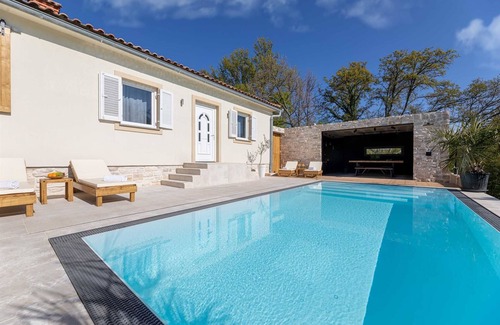 Zupanje Villa | Villa Luna with heated swimming pool & E-bikes