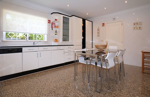 Vilamoura Villa | VILLA LUZ, with 7 bedrooms, 7 WC, swimming pool, beautiful garden, near Golf and beaches