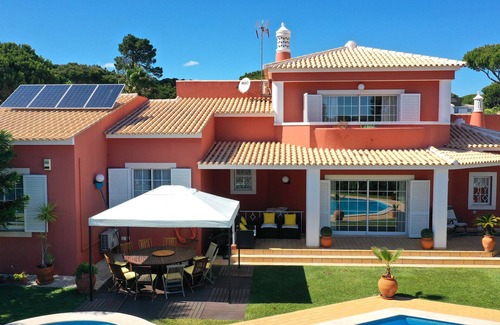 Vilamoura Villa | VILLA LUZ, with 7 bedrooms, 7 WC, swimming pool, beautiful garden, near Golf and beaches