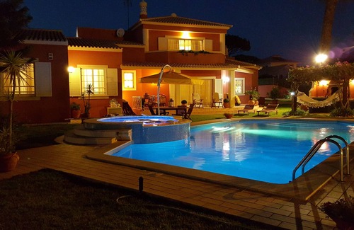 Vilamoura Villa | VILLA LUZ, with 7 bedrooms, 7 WC, swimming pool, beautiful garden, near Golf and beaches
