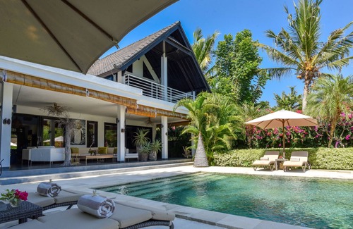 Banjartegehe Villa | Villa Mahkai - 6BR Luxury Beachfront Villa with 3 Pool and Staff
