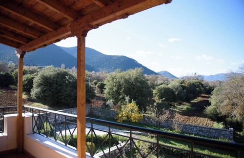 Vlacherna House | Villa Mainalo - House near the Forest & Ski resort
