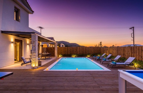 Khartata Villa | Villa Maira Rose by Villa Plus