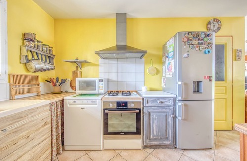 Andernos-les-Bains Villa | Villa 'Maison Calme Et Vue Forêt' with Private Terrace and Wi-Fi