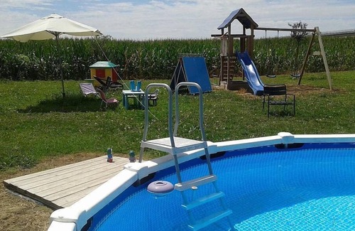 Porotto House | Villa Mallia B: A welcoming apartment situated in a quiet location, a few minutes from the town center, with Free WI-FI.