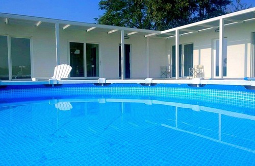 Porotto House | Villa Mallia B: A welcoming apartment situated in a quiet location, a few minutes from the town center, with Free WI-FI.