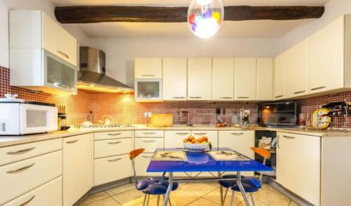 Bassano Romano Villa | Villa Malvasia with Pool and Garden - Borgo Stays