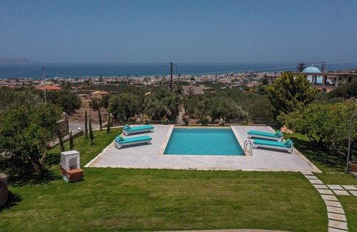 Vathianos Kampos Apartment | Villa Manetti w/Private Pool and Garden by Hospi