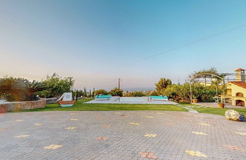 Vathianos Kampos Apartment | Villa Manetti w/Private Pool and Garden by Hospi
