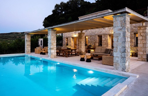 Kounavi House | Villa Mantilari Wine Estate in Crete