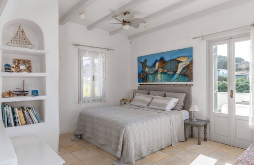 Glisidia Villa | Villa 'Mari Art Cycladic Villas - Aeolos' with Sea View, Wi-Fi and Air Conditioning