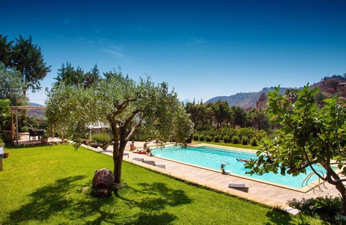 Cefalu Villa | VILLA MARIO 'with pool for 7 persons 4camere bedroom in cefalù, with Wifi