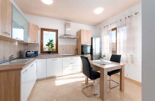 Kastelir-Labinci Villa | Villa Marko Kastelir - seavew, private pool and jacuzzi!