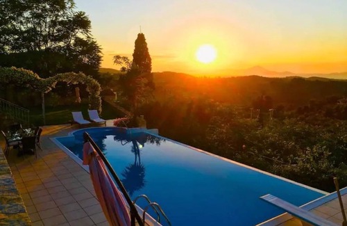 Oropos Ski Chalet | Villa Marrone Splendid Seaview