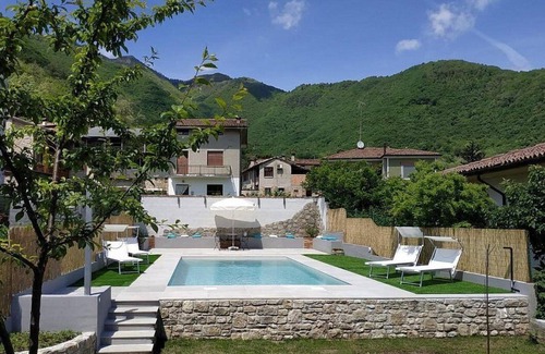 Miane House | Villa Marsica C: A welcoming two-story apartment immersed in a splendid landscape, in the heart of a wonderful little town, with Free WI-FI.