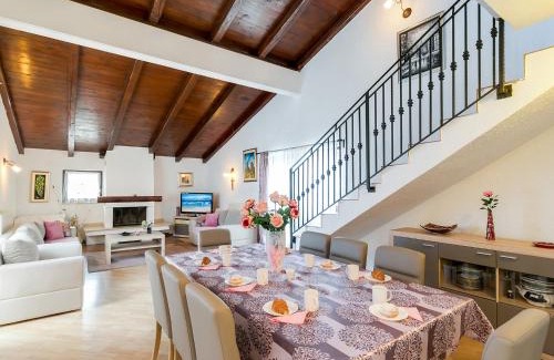 Stranici kod Nove Vasi Villa | Villa Marty with Private Pool and Jacuzzi
