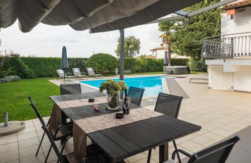 Stranici kod Nove Vasi Villa | Villa Marty with Private Pool and Jacuzzi
