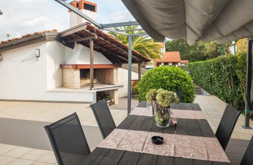 Stranici kod Nove Vasi Villa | Villa Marty with Private Pool and Jacuzzi